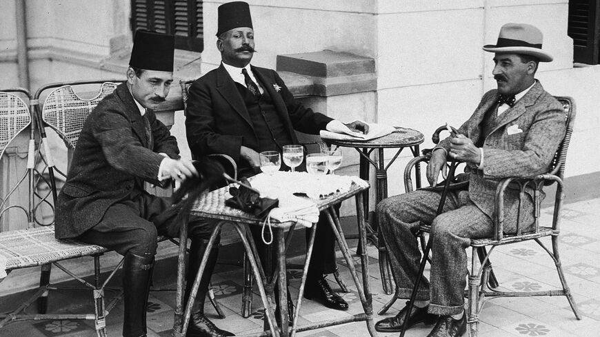 British archaeologist Howard Carter (1874-1939) (R).